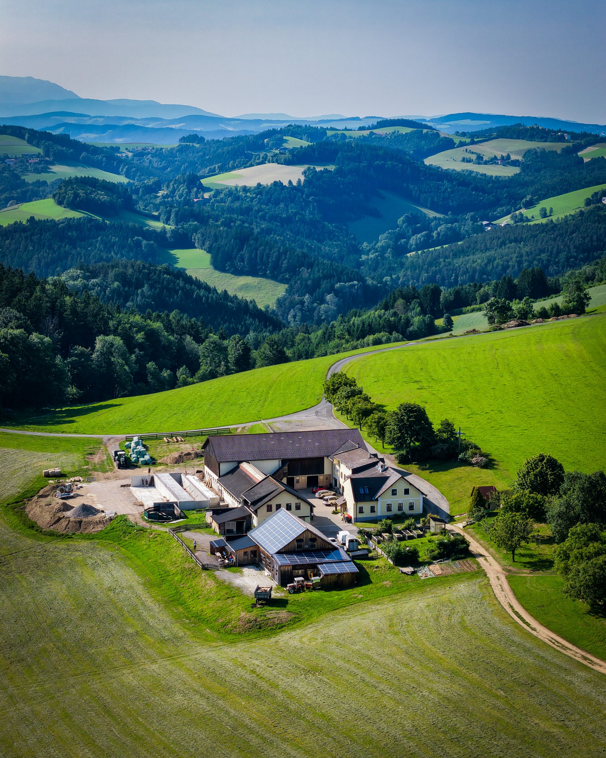 Luftaufnahme vom Redlhof in Zöbern – Veranstaltungsort des Austrian Green Farming & Energy Day 2025
